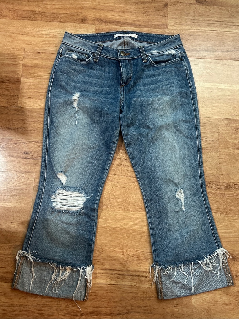 Joes Jeans Cuff Crop Lightwash Distressed Denim 28
